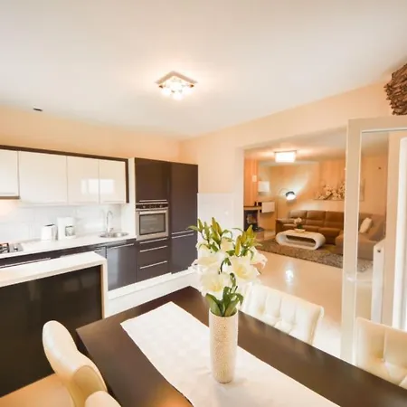 Family Friendly House With A Parking Space Galovac, Zadar - 17912 Tatil Evi Galovac (Zadar)